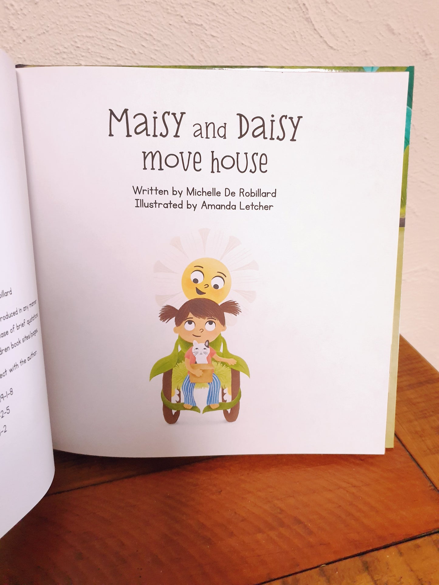 Maisy and Daisy move house, by Michelle De Robillard